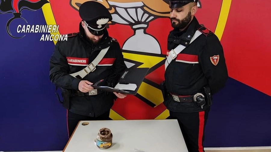 Le dosi di eroina nella Nutella  Arrestato il tunisino "goloso"    