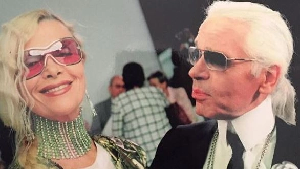 Cecilia Matteucci insieme con lo stilista Karl Lagerfeld