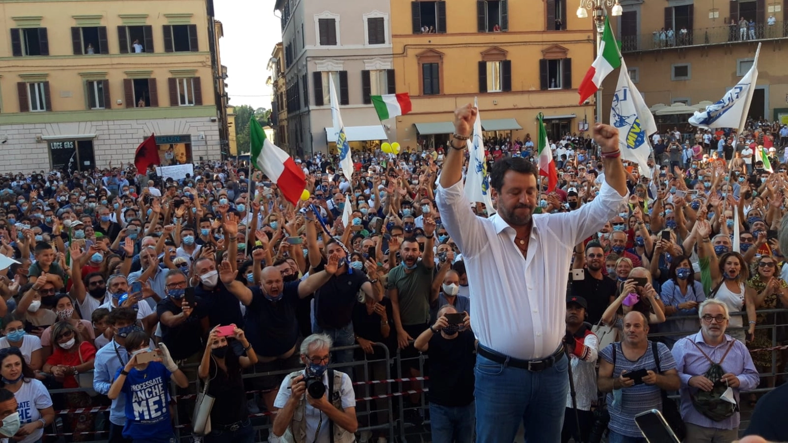 Matteo Salvini con piazza Repubblica gremita a Jesi
