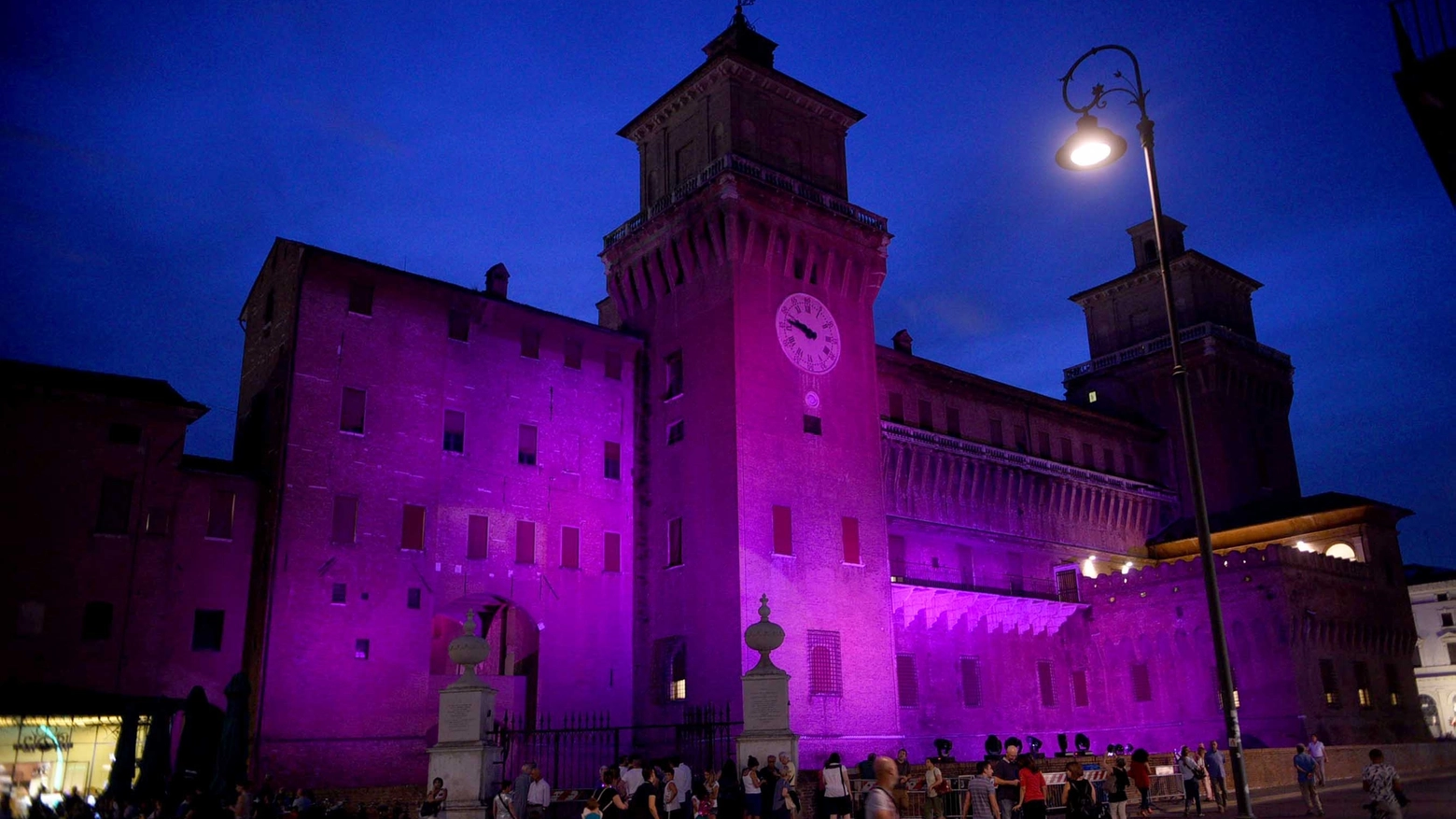 Notte Rosa, il Castello Estense a Ferrara (Businesspress)