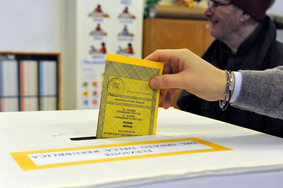 Un seggio elettorale (Foto Calavita)