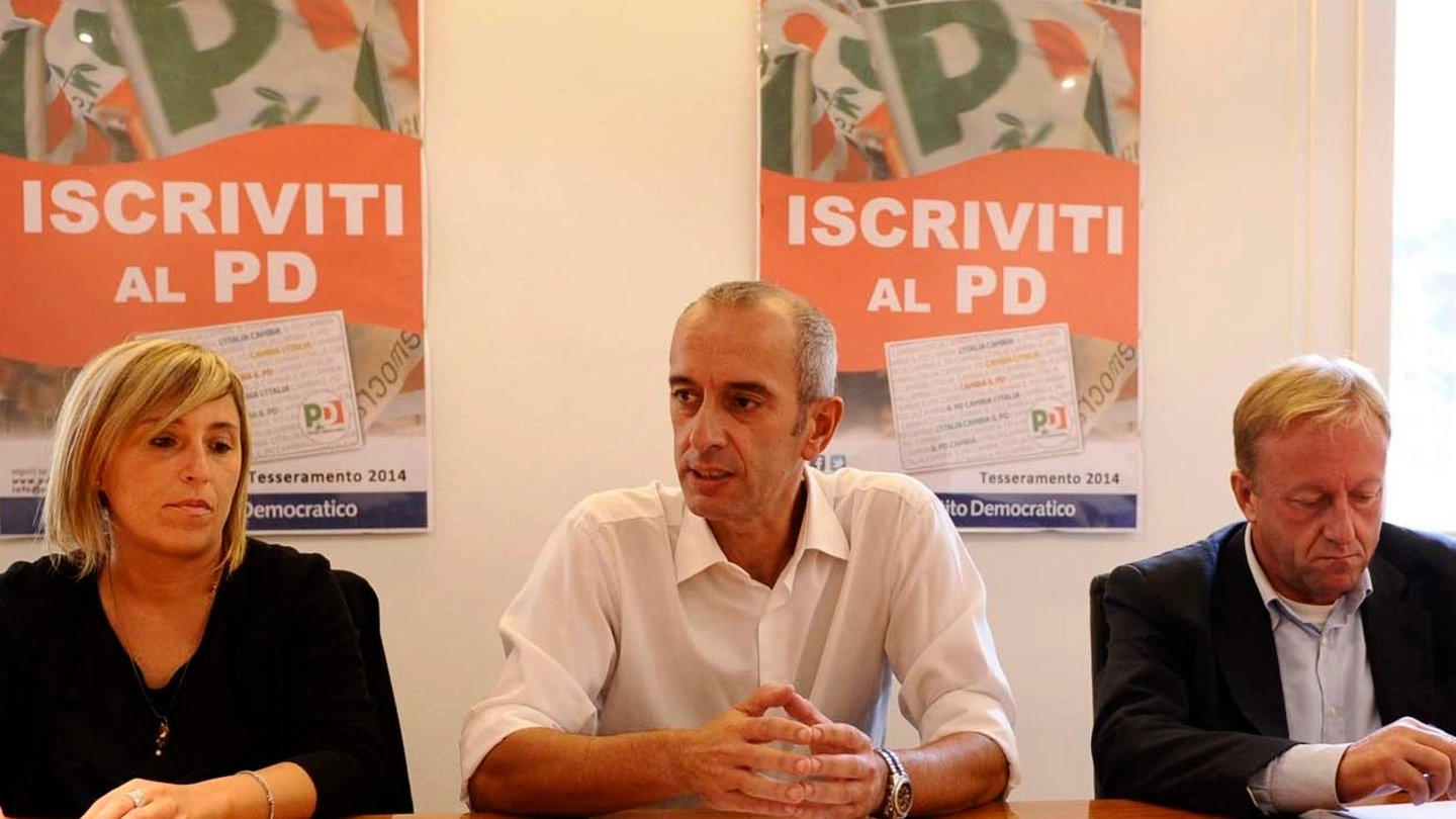 Imola, il segretario Marco Raccagna tra Francesca Marchetti e Roberto Poli (Foto Isolapress)