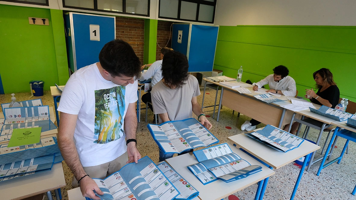 Ieri la preparazione dei seggi, oggi l'apertura dalle 7 alle 23 in 49 comuni del Veneto