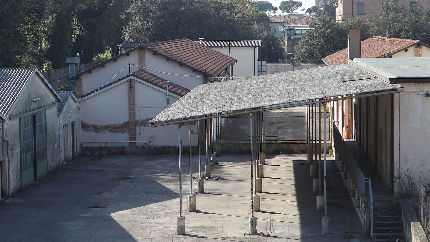 EX CASERMA L’area in angolo tra via Bixio e via Guidarelli 