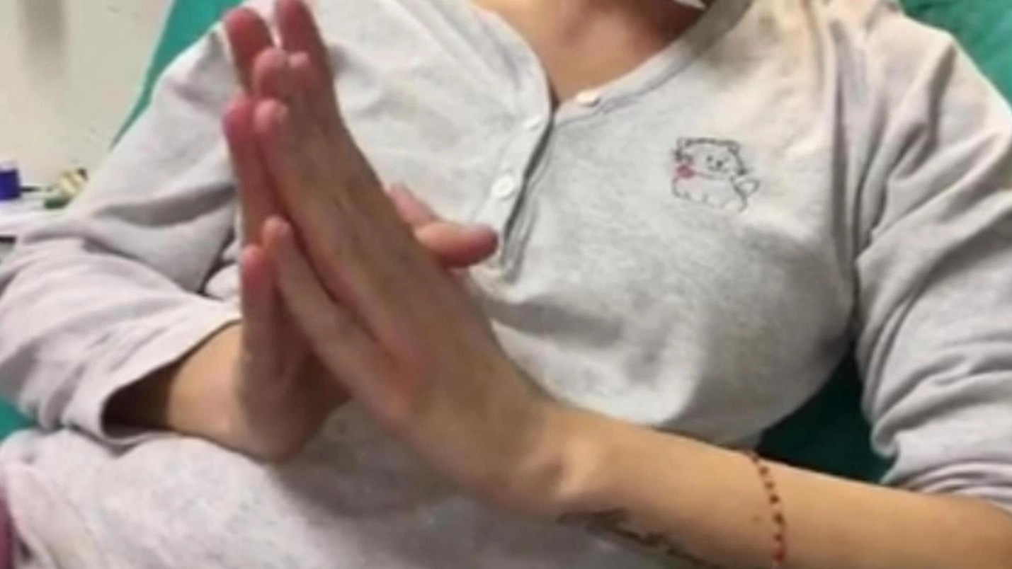 Un’immagine tratta dal video di Gessica Notaro dal letto d’ospedale