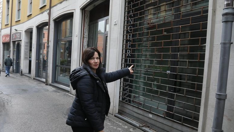 Il negozio di biancheria ‘Nuova Tessilombarde’: la saracinesca è scesa il 31 dicembre, dopo 60 anni