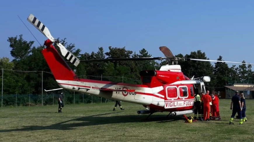 L'elicottero al campo di Castelnovo Monti