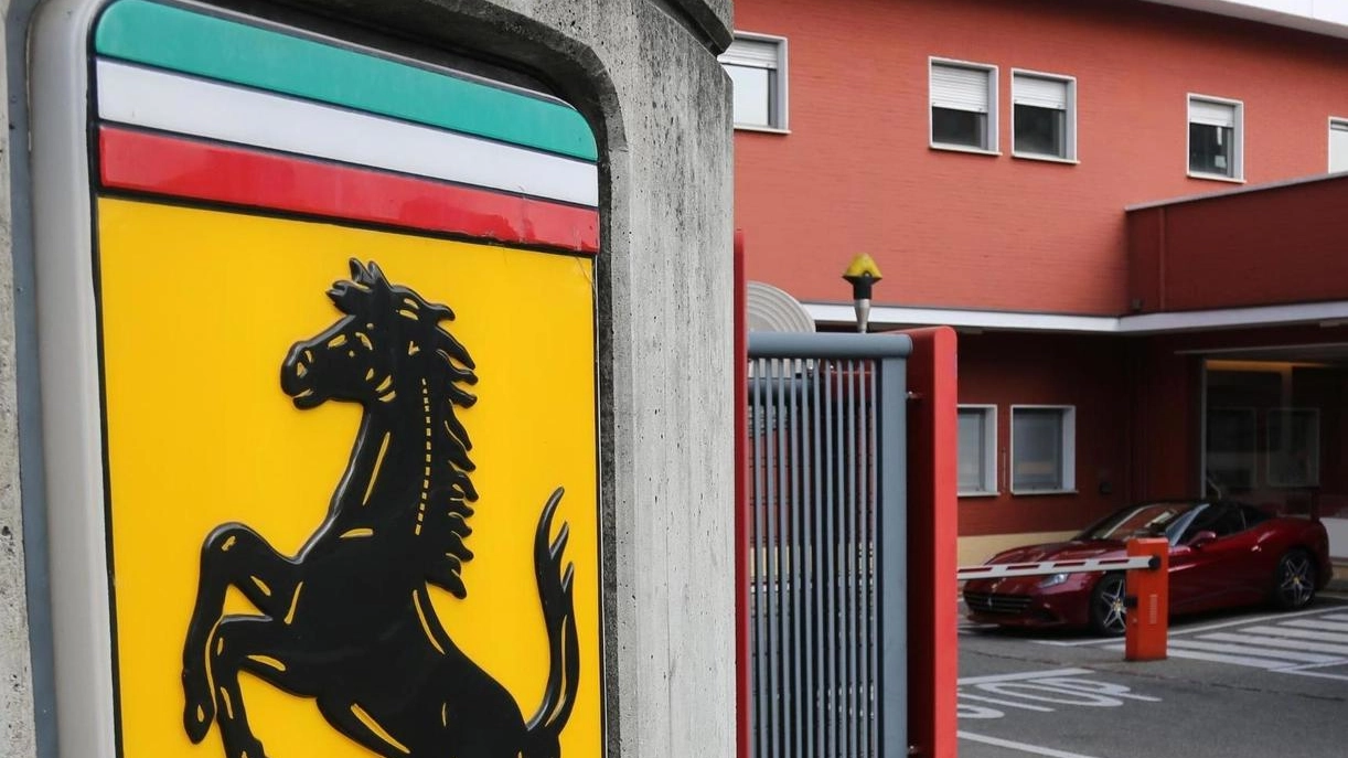 L’ingresso dello stabilimento della mitica Ferrari a Maranello, eccellenza unica al mondo