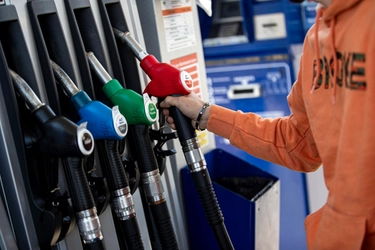 Prezzo benzina e diesel: giù le accise. Le misure del decreto Ucraina bis