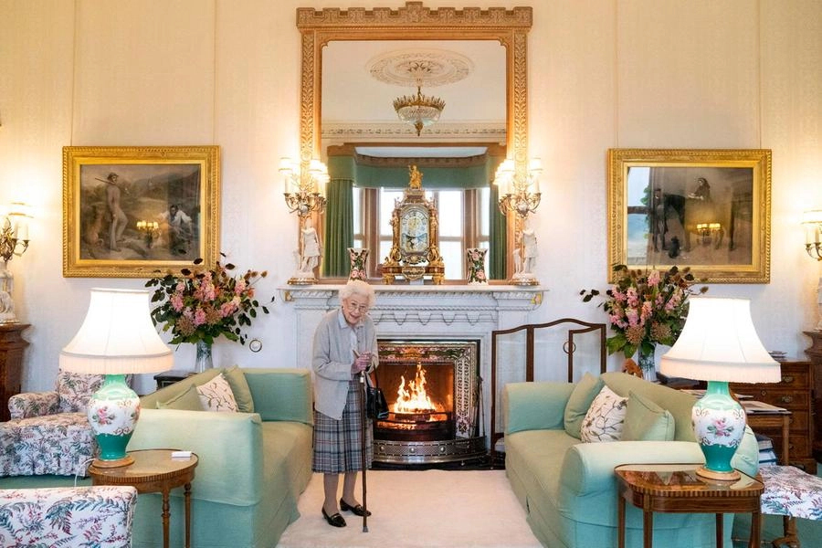 La regina Elisabetta attende di incontrare la nuova premier Liz Truss (Ansa)