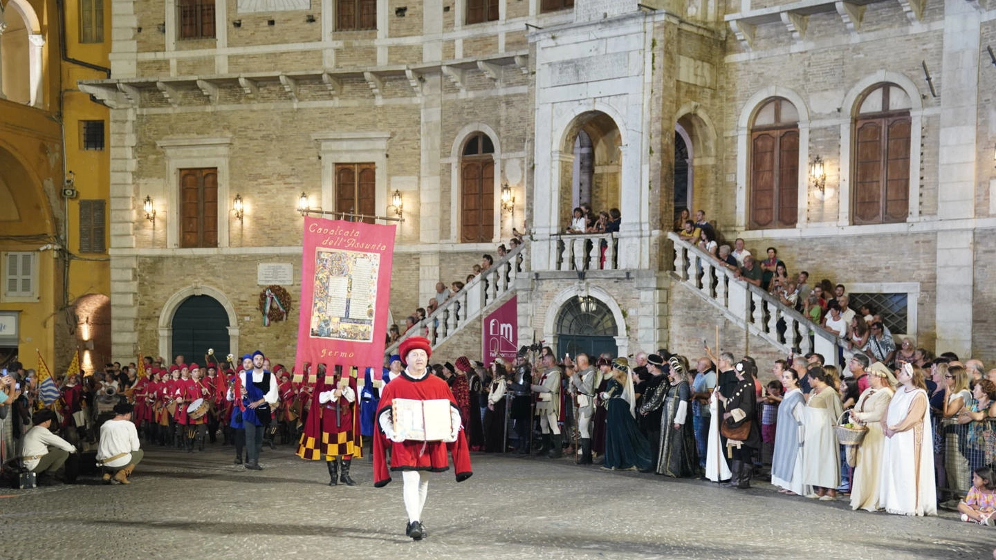 Il corteo fa il suo ingresso in piazza del Popolo (foto Zeppilli)