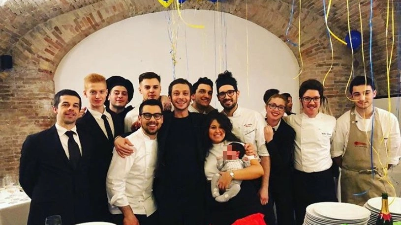 Valentino insieme allo staff dello scudiero (Instagram)