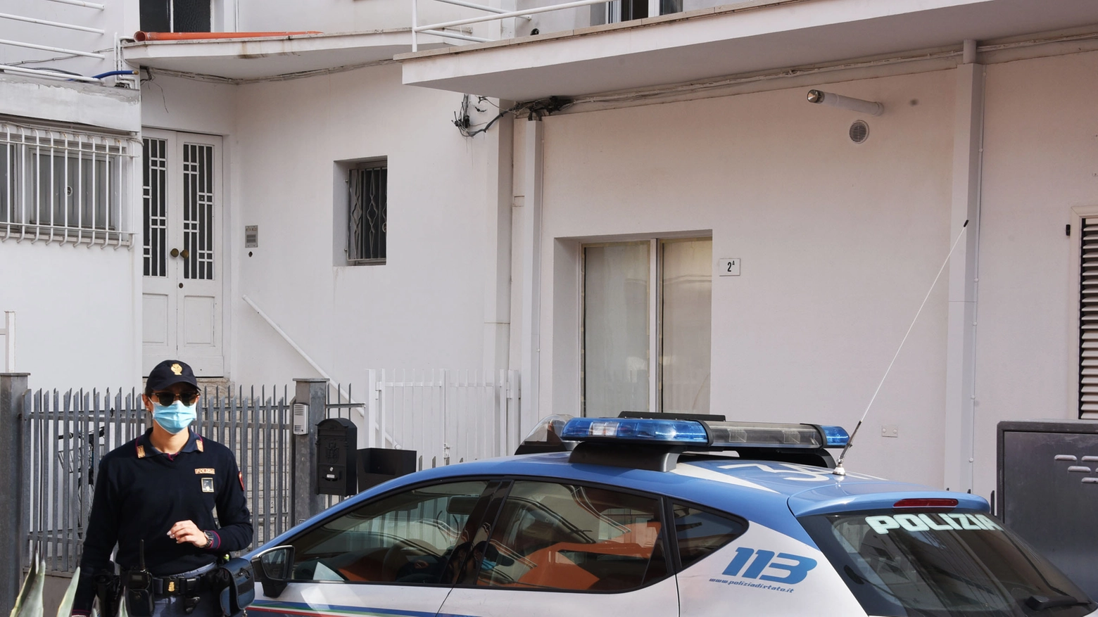 Omicidio a Rimini, la polizia sul luogo del delitto (Foto Migliorini)