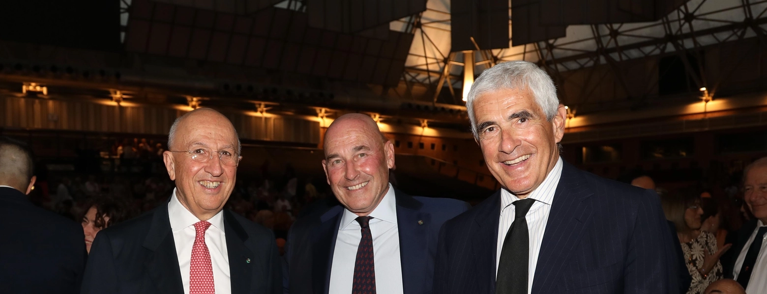Da sinistra il presidente dell’Abi, Antonio Patuelli, il presidente della Fieg e di Monrif Spa, Andrea Riffeser Monti e il senatore Pierferdinando Casini