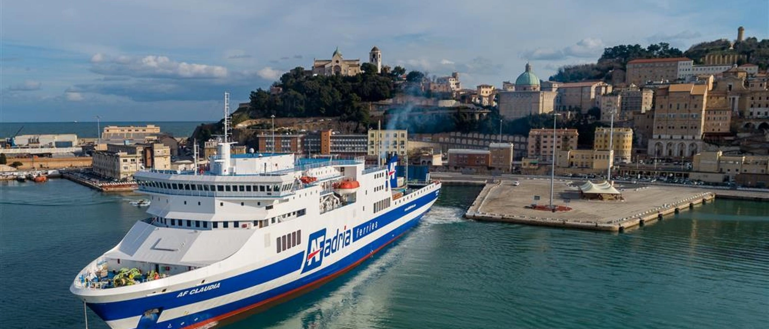 Passeggera si rompe un braccio sulla motonave, l’Adria Ferries torna al porto di Ancona