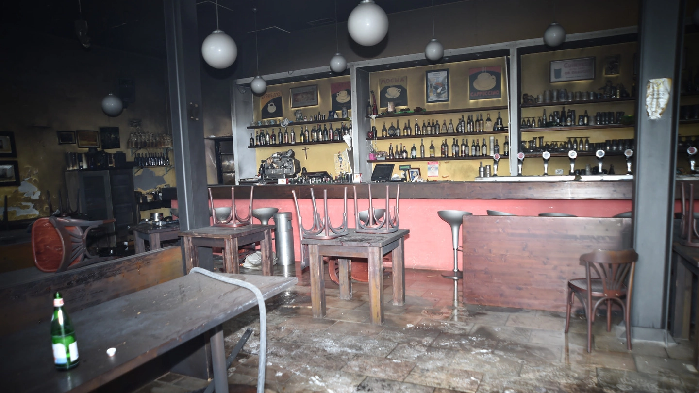Monte San Giusto, il pub dove si è verificata un'esplosione (Foto Vives)