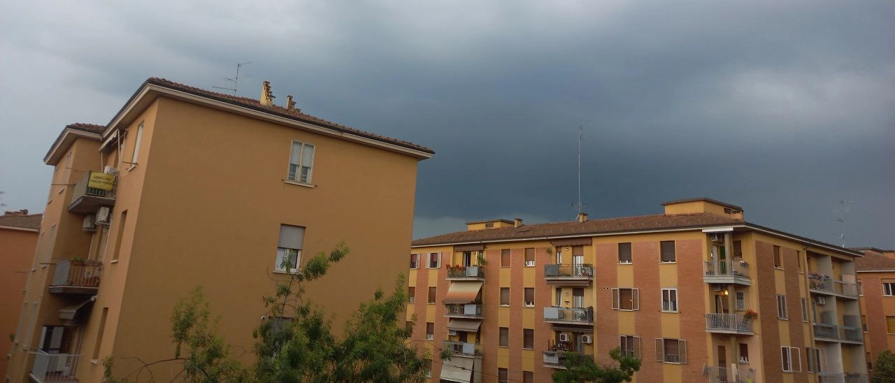 Maltempo a Bologna oggi, temporali e grandine in Appennino. Le previsioni meteo