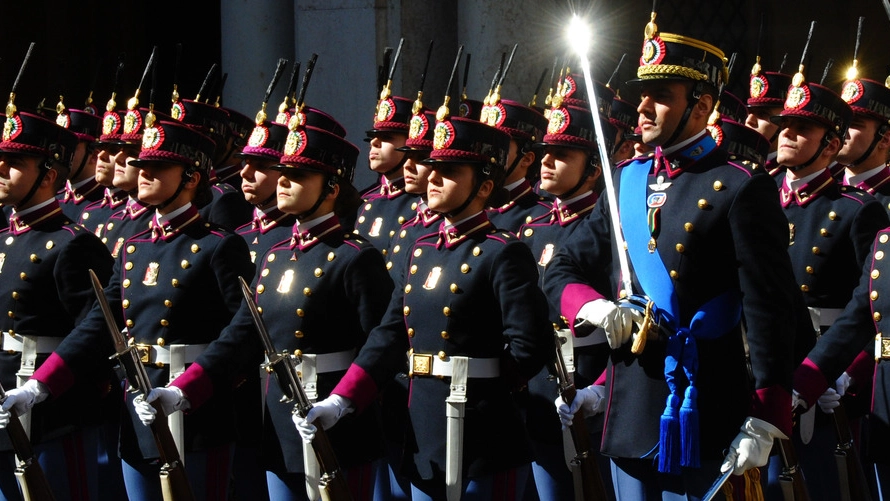Accademia militare, in alta uniforme nel cortile del Palazzo Ducale (Foto Fiocchi)