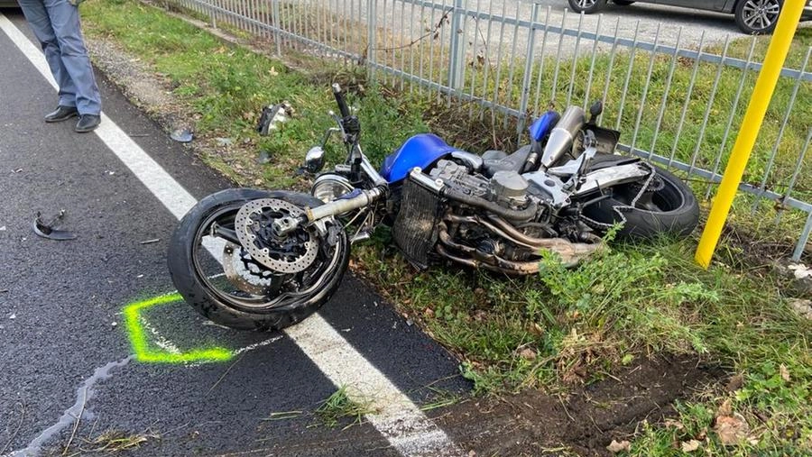Incidente mortale: muore motociclista di 63 anni