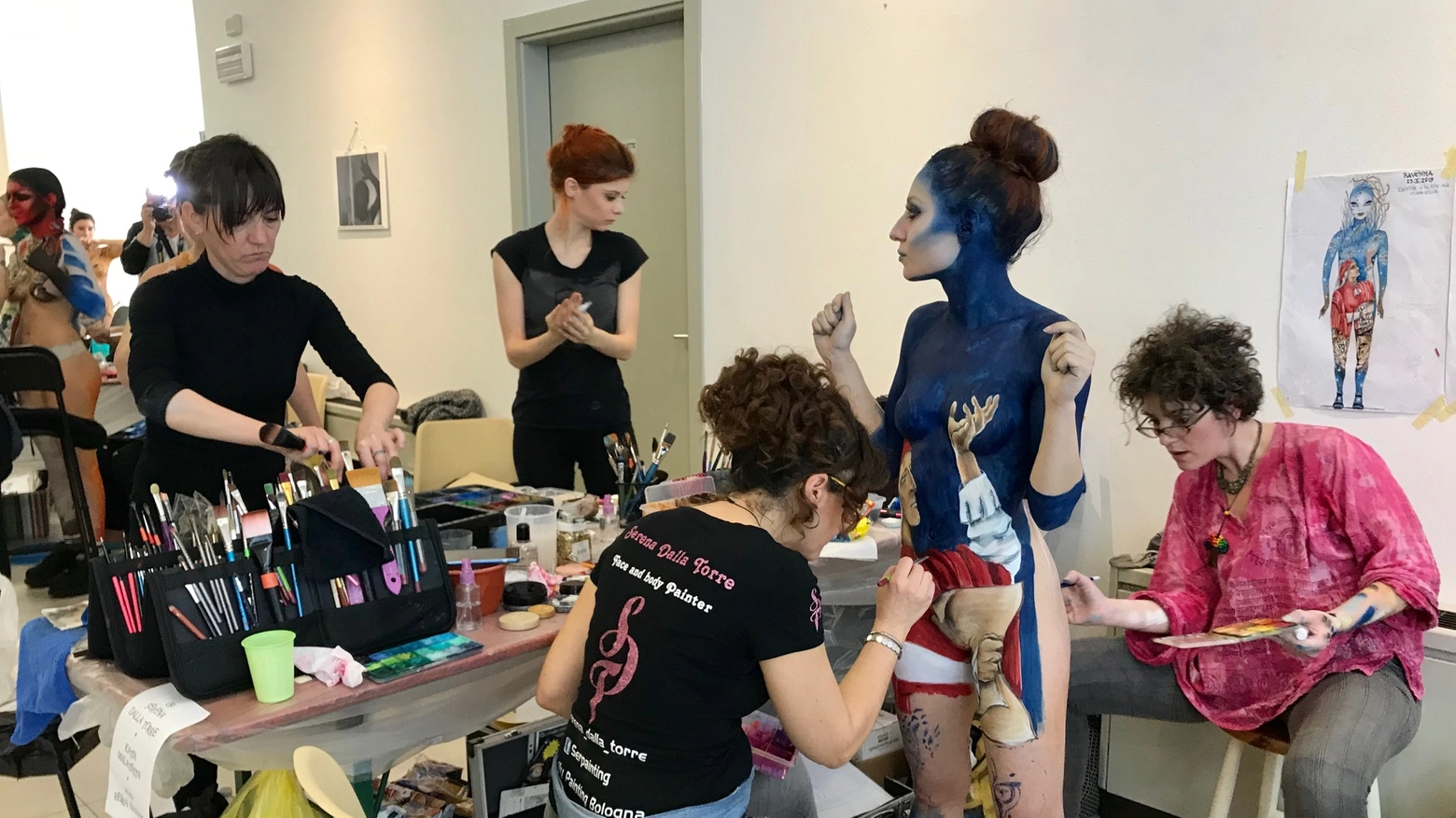 Il lavoro degli artisti del contest di body painting dedicato a Dante