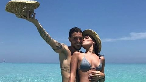 Simone Verdi con la fidanzata Laura Della Villa in vacanza (da Instagram)