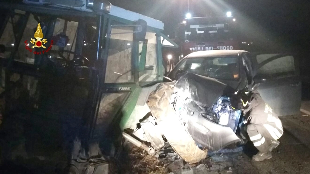 Incidente a Osimo, auto contro trattore