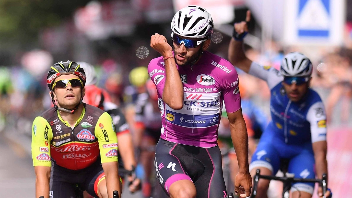 Fernando Gaviria vince la tappa del Giro d’Italia di Reggio Emilia (foto LaPresse)