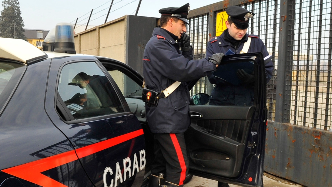 L’uomo è stato arrestato dai carabinieri. Il 76enne è in prognosi riservata.