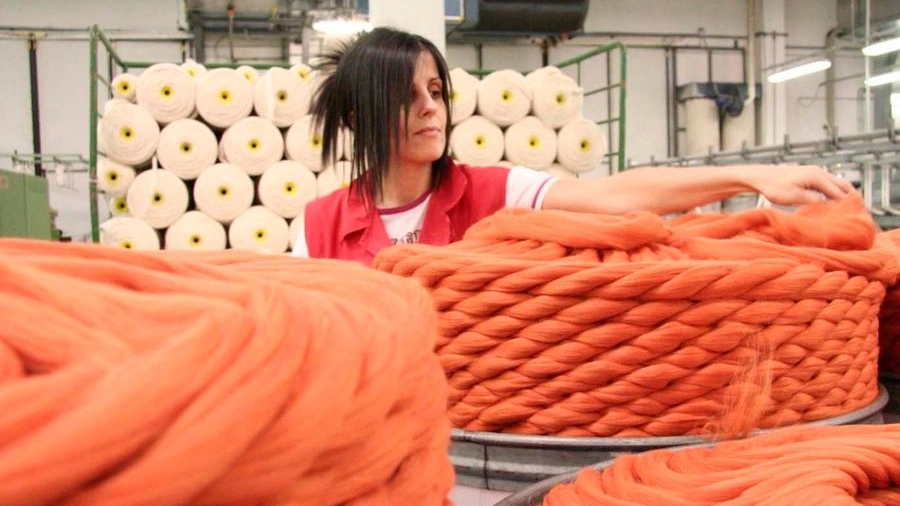 Allarme caldo fra i lavoratori tessili: i sindacati chiedono interventi