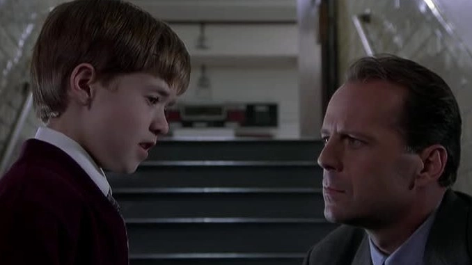 AL CINEMA Haley Joel Osment e Bruce Willis, piccolo paziente e psicologo  nel film thriller del 1999  ‘Il sesto senso’