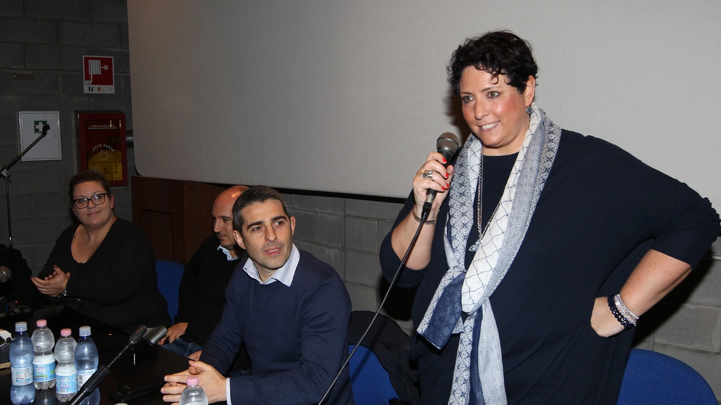 Michela Guerra con Federico Pizzarotti, sidnaco di Parma, in un incontro del 2016