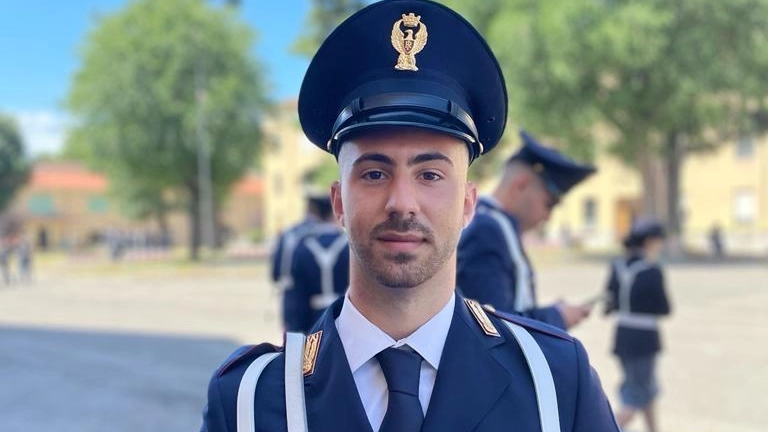 Giovanni Lezzi, 22 anni, in servizio alla Polizia Ferroviaria. Lavora in sala operativa compartimentale da un anno e mezzo, prima assegnazione