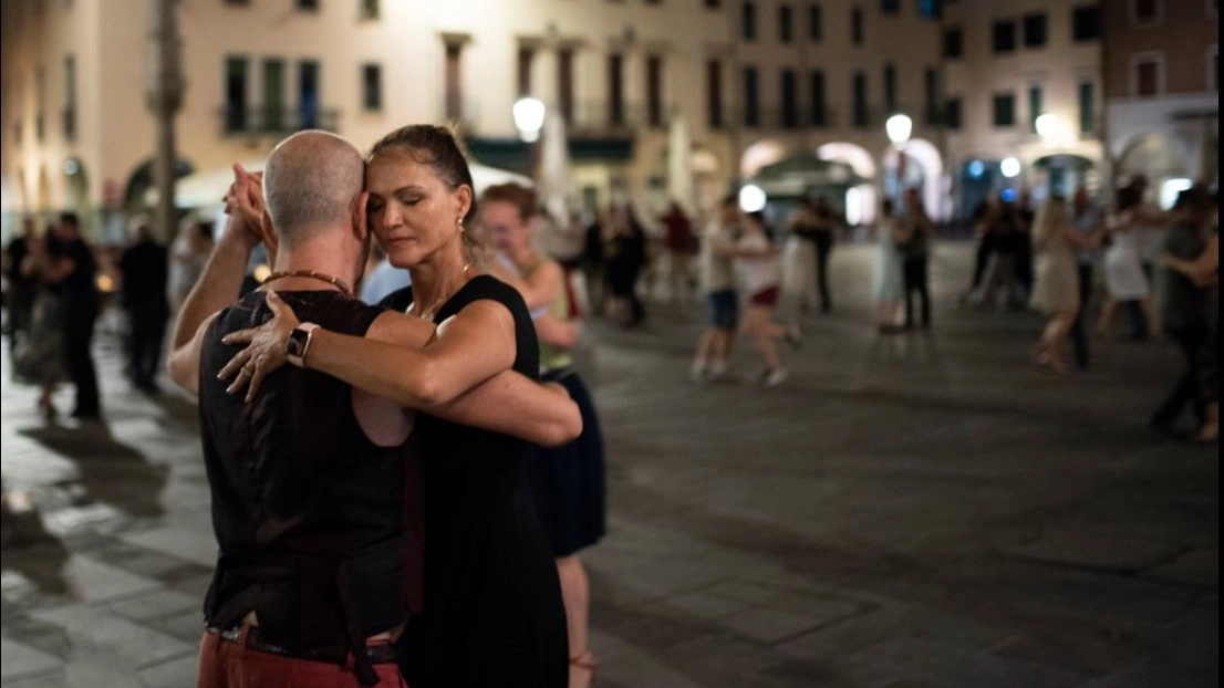 Dal 17 al 25 giugno, va in scena la 23esima rassegna itinerante di tango argentino. Concerti, milonghe e lezioni nei luoghi più suggestivi della città: tantissimi gli eventi gratuiti