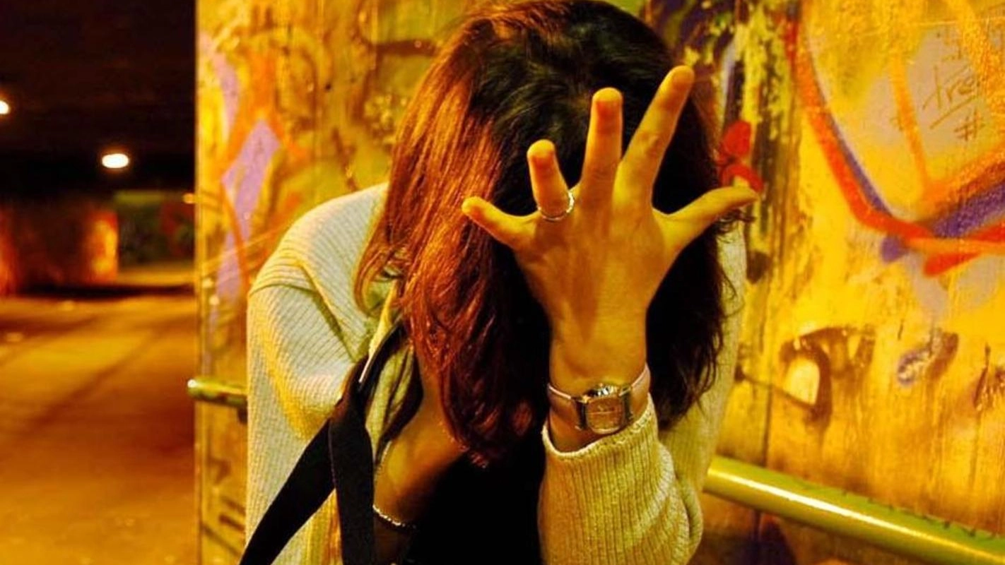 La denuncia della 25enne di Nonantola: "Drogata e stuprata in casa da uomini incappucciati"