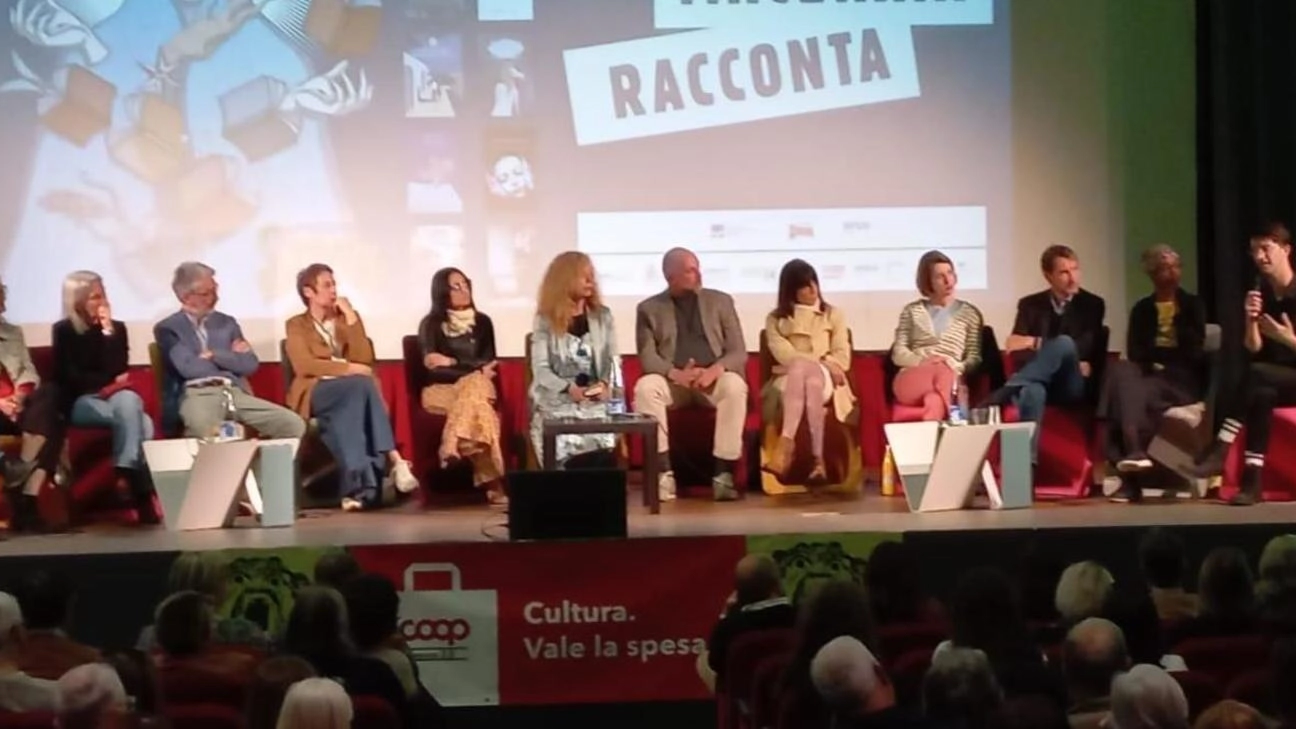 Eccellenze letterarie al festival Macerata Racconta, il direttore Pietrani: "Sala piena, siamo soddisfatti". Petrocchi: "Scambio vitale tra chi scrive e chi ama la lettura, è indispensabile"