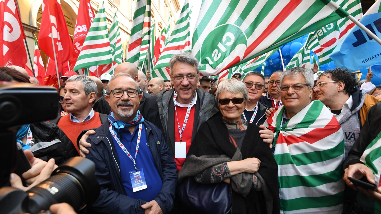 Bologna: Barbagallo, Landini e Furlan guidano il corteo del 1° maggio (FotoSchicchi)