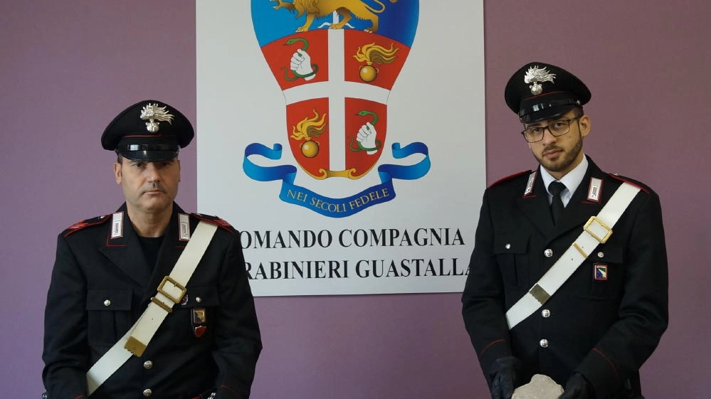 Bastone e mattoni sequestrati dai carabinieri