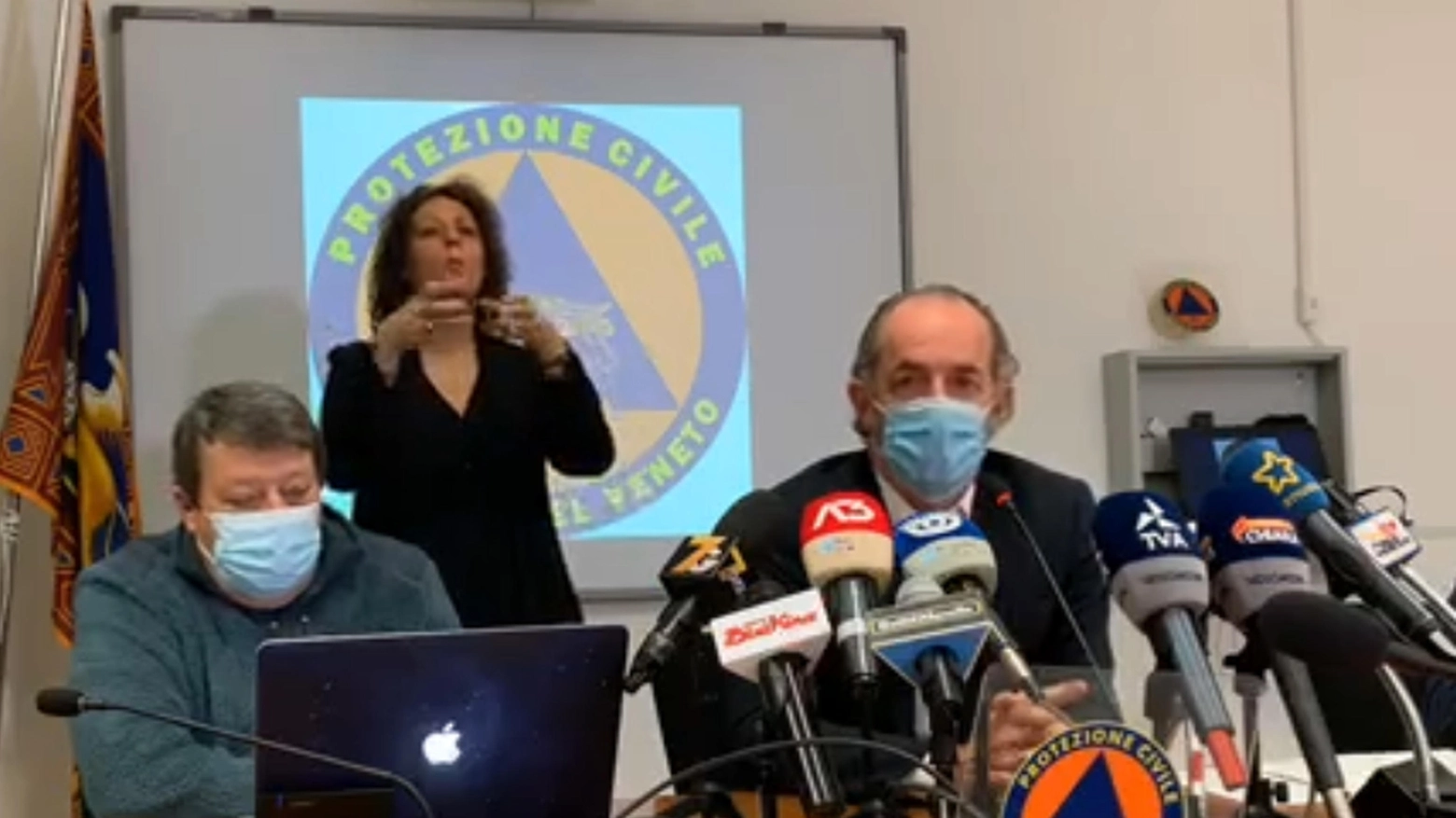 Covid in Veneto: il Governatore Luca Zaia durante una diretta su Facebook