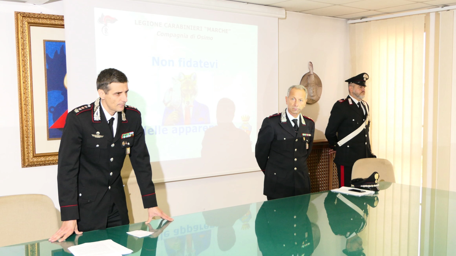 La conferenza stampa dei carabinieri (foto Emma)