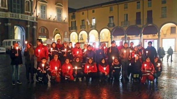 I volontari della Croce rossa di Imola in piazza Matteotti 