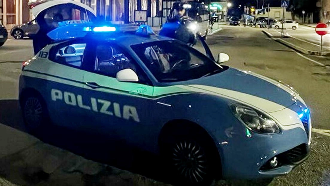 Polizia intercetta furgone sospetto a Porto Sant'Elpidio, poi scatta l'inseguimento (foto d'archivio)