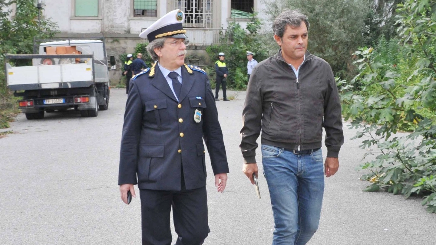Giovanni Tesoro, comandante della polizia locale di Rovigo,con il sindaco Massimo Bergamin