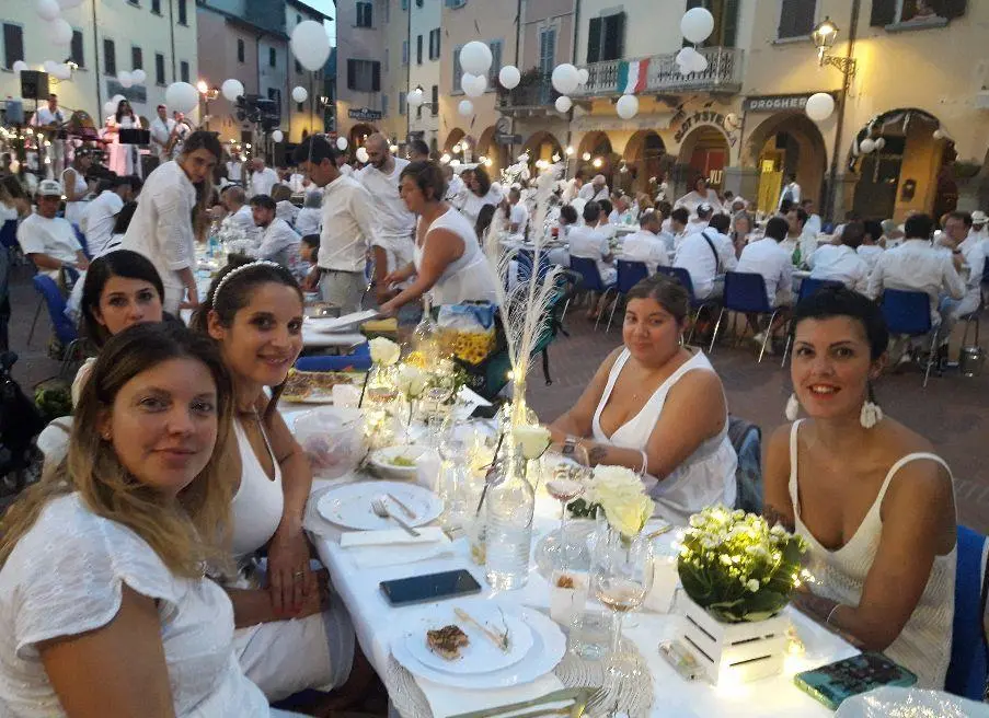 La cena va in ’bianco’ a Rocca S. Casciano