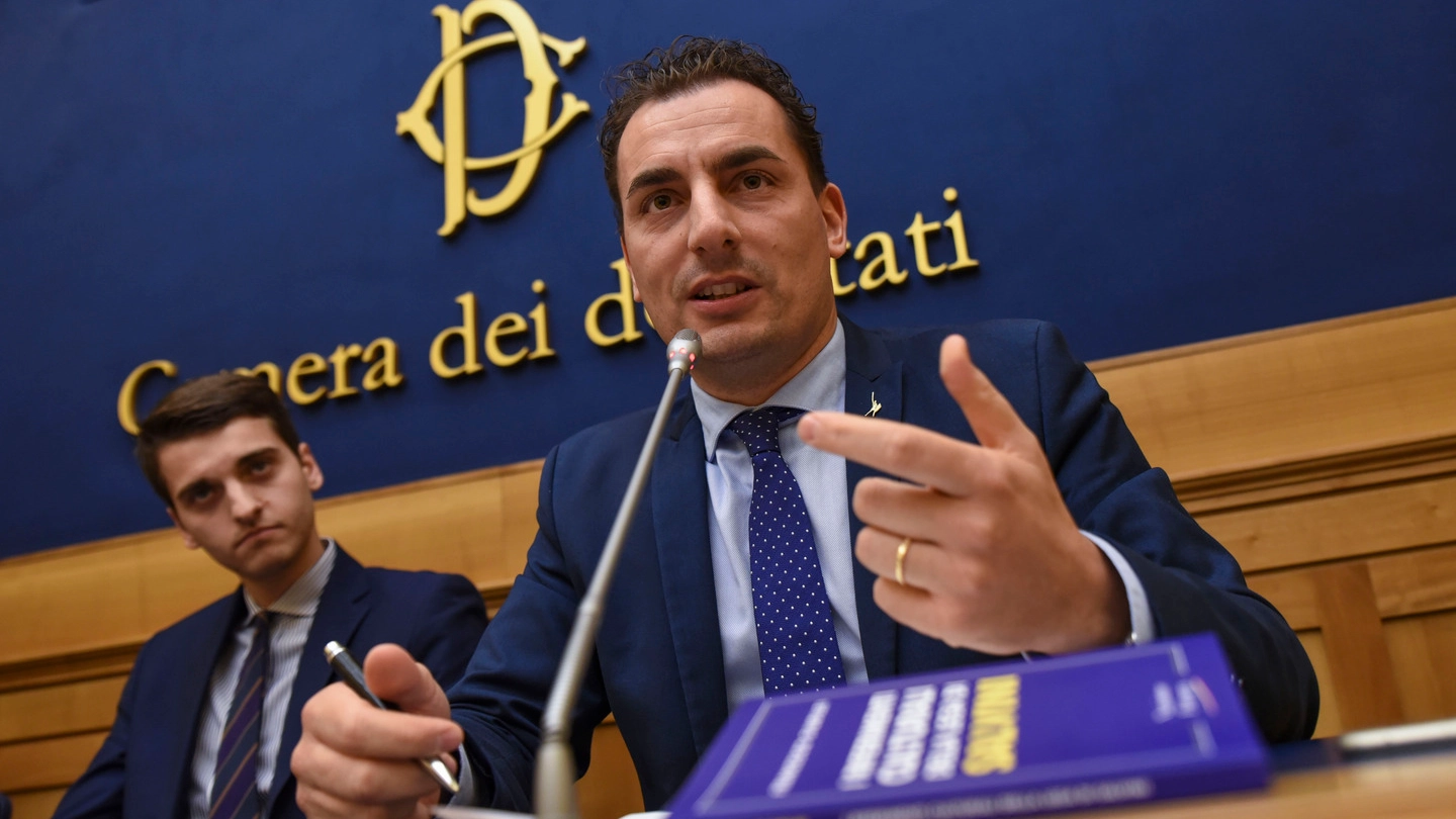 Il sottosegretario ferma le ipotesi Casali e Spinelli come candidati a sindaco