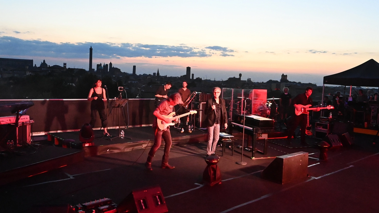 Il concerto degli Stadio sul tetto del Sant'Orsola (foto Schicchi)