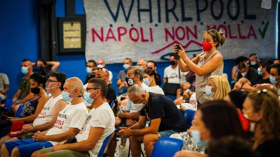 Assemblea dei lavoratori Whirlpool a Napoli
