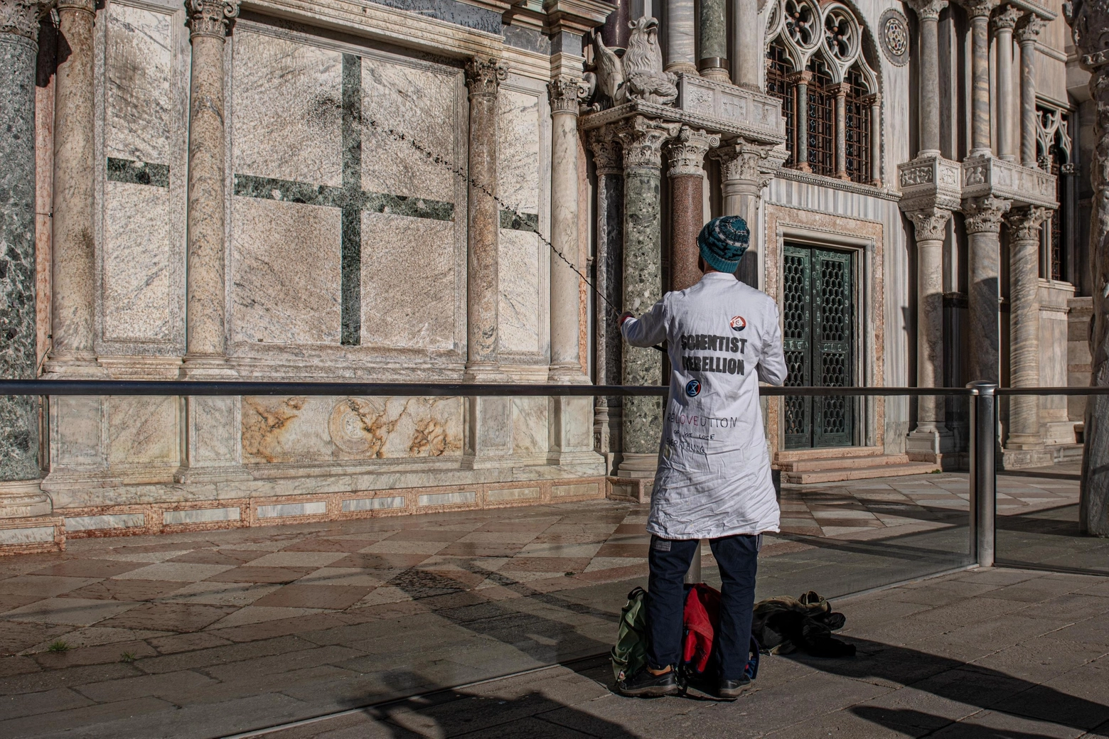 Attivisti clima sparano fango contro Basilica San Marco