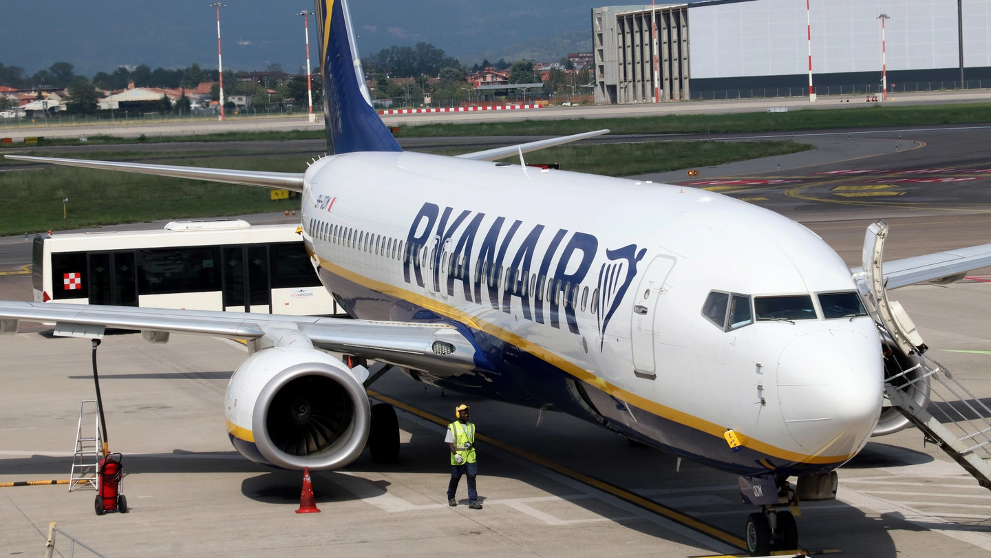 Ryanair vuole assumere: "Ragazzi, sognate di volare"