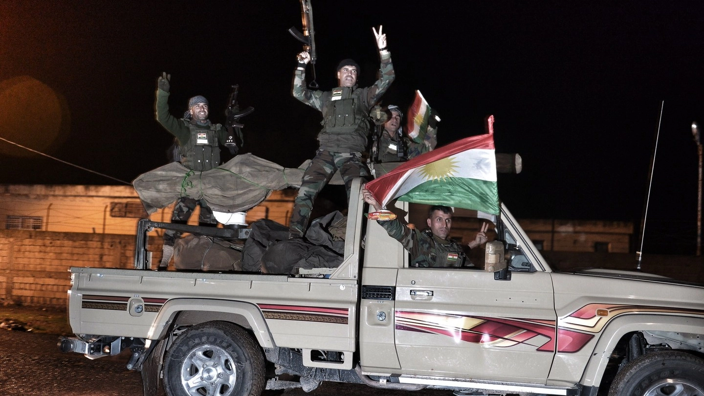 I peshmerga curdi iracheni entrano a Kobane (AFP)