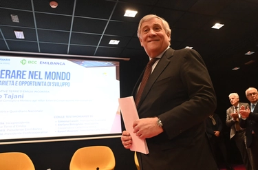 Il ministro Tajani a Bologna: “Aiutiamo le coop a crescere in tutto il mondo”